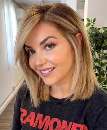 Short Side Bangs Shoulder Length Hair With Side Fringe, Side Parting Bangs, Side Swiped Bangs, Side Bangs With Medium Hair, Style Side Bangs, Bob With Side Swept Bangs, Short Side Bangs, Short Balayage, Swoop Bangs