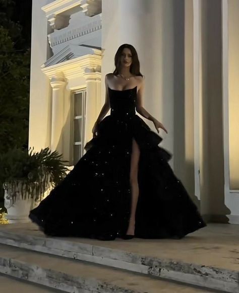 Black Debut Dress, Black Glitter Dress Prom, Black Prom Dress Long Sparkly Ball Gowns, Glittery Bodycon Dress, Girly Prom Dress, Black And White Ballgown, Black Princess Dress Aesthetic, Classy Elegant Prom Dresses, Prom Dress Extravagant