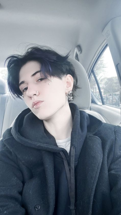 Masc Lesbian Haircut Straight Hair, Masc Piercings, Short Lesbian Hair, Butch Haircuts Women, Masc Lesbian Haircut Short, Butch Lesbian Haircut, Masc Lesbian Hair, Masc Lesbian Haircut, Gender Fluid Haircuts