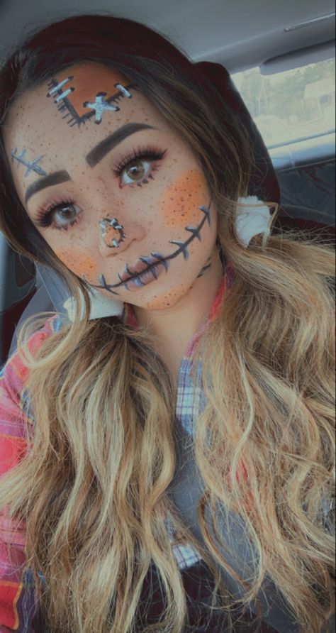 Halloween Scarecrow Makeup Scary, Diy Women's Halloween Costumes, Farmer Makeup Halloween, Scarecrow Make Up Ideas For Halloween, Scarecrow Scary Makeup, Scar Crow Makeup Halloween, No Costume Halloween Makeup, Face Paint For Halloween For Women, Couple Scarecrow Costume