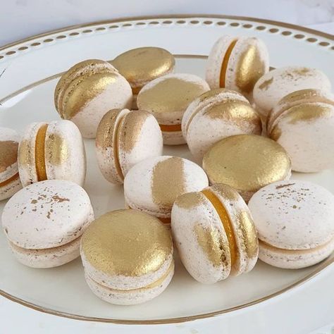 Golden Birthday Parties, Golden Birthday, Wedding Candy, Sweet 16 Birthday, Sweet Table, Wedding Desserts, Wedding Food, Macaroons, Chic Boutique