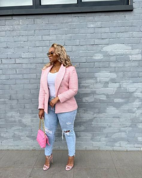 Stripped Blazer Outfits Classy, Pink Blazer Outfits For Women, Vegas Fits, Curvy Work Outfit, Pink Blazer Outfit, Sassy Fashion, Blazer Outfits For Women, Hair Upstyles, Professional Outfits Women