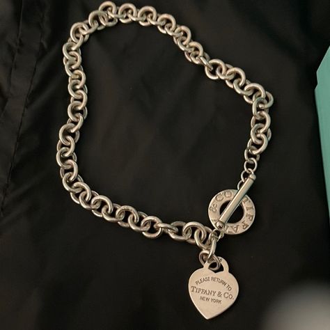 Tiffany & Co. Heart Toggle Necklace Tiffany And Co Chunky Necklace, Tiffany Toggle Necklace Outfit, Tiffany Heart Toggle Necklace, Tiffany Toggle Necklace, Tiffany Chain Necklace, Tiffany Heart Necklace, Heart Toggle Necklace, Heart Necklace Tiffany, Tiffany And Co Jewelry