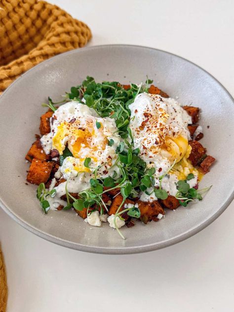 Transform your breakfast routine with the culinary masterpiece that is the Sweet Potato Breakfast Bowl. A symphony of flavors, protein-rich ingredients, and a touch of efficiency—all served in under 20 minutes to kickstart your day on a nutritious note! As the calendar turns to 2024, I've made it my mission to redefine the way we approach mornings – a commitment to both saving money and savoring the joy of creating bomb, high-protein, and good-for-you food within the comfort of your own home. Sweet Potato Egg Bowl, Breakfast Potato Bowl, Scrambled Egg Breakfast Ideas, Sweet Potato High Protein Recipes, Breakfast Like A King, Breakfast Poutine, Breakfast Bowls Egg, Nice Breakfast, Egg Bowl Breakfast