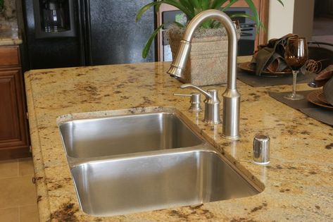 Kitchen Sink Remodel, Kitchen Sink Sizes, Kitchen Sink Diy, Engineered Stone Countertops, Metal Sink, Stainless Sink, Stainless Kitchen, Types Of Steel, Black Kitchen Faucets