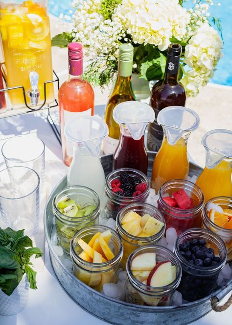 Sangria Party, Sangria Bar, Red Sangria, Bar Displays, Birthday Brunch, Sangria Recipes, Party Bars, Shower Bebe, Bridal Brunch