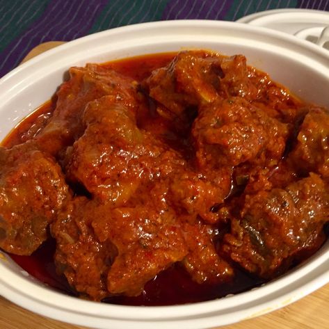 Ofada Sauce, Naija Food, Oxtail Stew Recipe, Suya Spice, Oxtail Recipe, African Stew, Nigeria Food, African Recipes Nigerian Food, Oxtail Stew