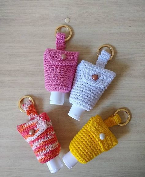 Loom Crochet, Crochet Mug Cozy, Scrap Yarn Crochet, Crochet Phone Cases, Sanitizer Holder, Crochet Christmas Gifts, Crochet Chain, Crochet Keychain Pattern, Hand Sanitizers