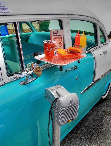 Car hop food service tray from the 1950's & 60's.  Also shown: A speaker from a drive in theater. Cow Boys, American Graffiti, Lindy Hop, Drive In Theater, Drive In Movie, Pt Cruiser, Vintage Memory, Photo Vintage, The Old Days