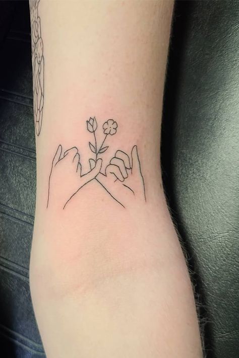 Simple Pinky Promise Tattoo, Mother Daughter Tattoos Pinky Promise, Tattoo Ideas Pinky Promise, Promise Pinky Tattoo, Pinky Promise Tattoo With Flowers, Pinky Promise Tattoo Mom Daughter, Pink Promise Tattoo, Pinky Promise Tattoo Friends, Pinky Swear Tattoo