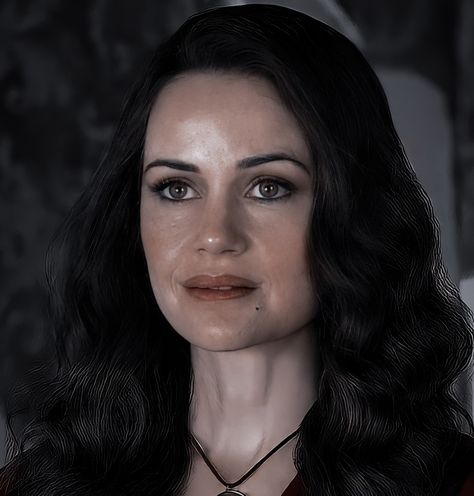 The Haunting of Hill House Olivia Crain, The Haunting Of Hill House, Haunting Of Hill House, Carla Gugino, The Haunting, Hill House, House On A Hill, Green Eyes, Gif