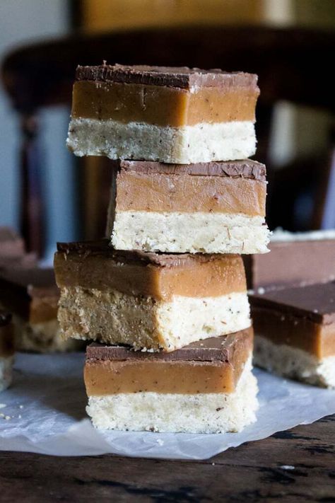 Rooibos Cake, Chocolate Covered Honeycomb Recipe, Rooibos Tea Recipes, Millionaire Shortbread Recipe, Honeycomb Recipe, Peppermint Crisp Tart, Veggie Desserts, Millionaires Shortbread, Homemade Cupcake Recipes