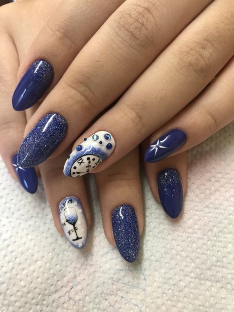 Blue New Year Nails, Blue New Years Nails, Happy New Year Nails Designs, Happy New Year Nails, Newyear Nails, Geeky Nails, Glitzy Nails, Nailart Blue, Lime Nails