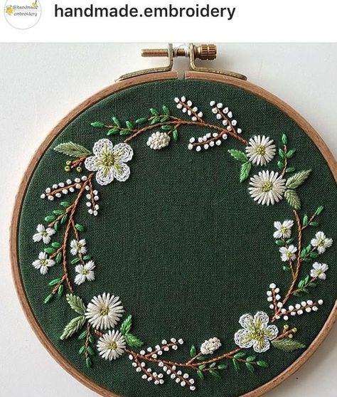 Embroidered Hoop, Desain Quilling, Fleurs Diy, Hand Embroidery Flowers, Embroidery Patterns Vintage, Pola Sulam, Embroidery Flowers Pattern, Simple Embroidery, Sewing Embroidery Designs