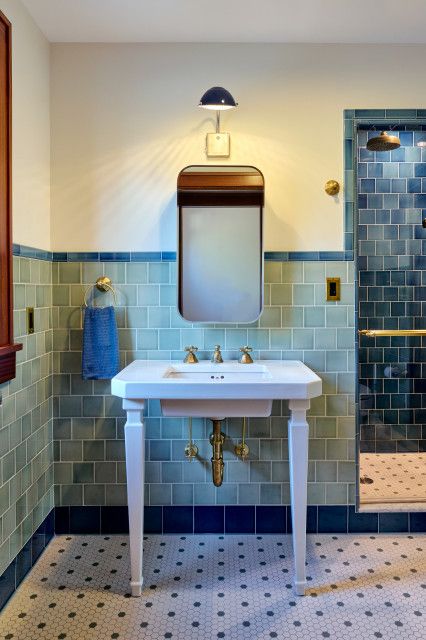 Houzz Tour: Craftsman in the Front, Party in the Back 1920s Bungalow Bathroom, 1920s Craftsman Bathroom, 1925 Bathroom, Vintage Bathrooms 1920s, 1940 Bathroom Remodel, Craftsman Bathroom Tile, 1920s Bathroom Original, 1900s Bathroom, Historical Bathroom