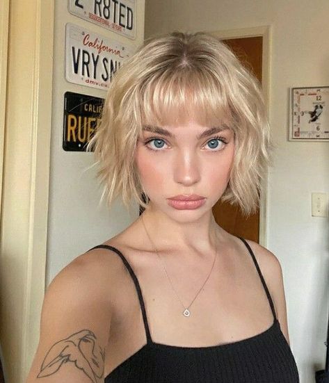 Edgy Short Haircuts with Bangs Short Blonde Haircuts, Short Hair Haircuts, Short Hair With Bangs, Short Blonde Hair, Blonde Pixie, Cut My Hair, Haircuts With Bangs, Hair Inspo Color, Short Haircuts