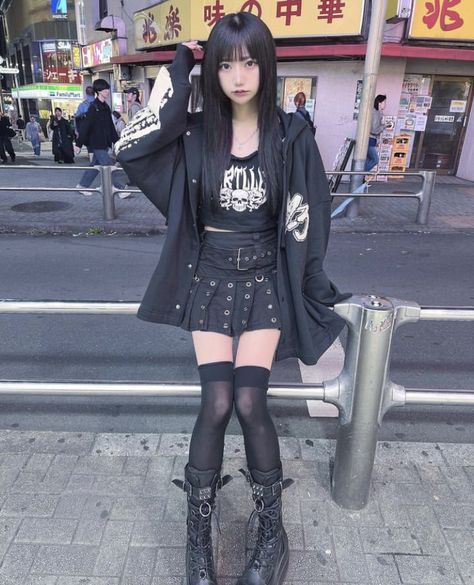 Harakuju Fashion, Dark Kawaii Outfits, Goth Japanese Fashion, Harajuku Outfit, Kei Fashion, Harajuku Girls, Punk Outfits, Japanese Outfits, J Fashion