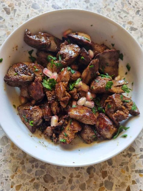 Lebanese Chicken Liver - Hanaa Box Lebanese Liver Recipe, Asian Chicken Liver Recipes, Liver Recipes Chicken, Chicken Liver Recipes Healthy, Heal Metabolism, Chicken Livers Recipe, Travel Meals, Egyptian Recipes, The Best Dinner Recipes