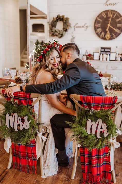 At Home Christmas Wedding, Christmas Wedding Elopement, Christmas Eve Wedding At Home, Christmas Wedding Head Table Decor, Bride And Groom Table Christmas, Small Christmas Wedding At Home, Christmas Country Wedding Ideas, Hallmark Wedding Ideas, Christmas Wedding At Home