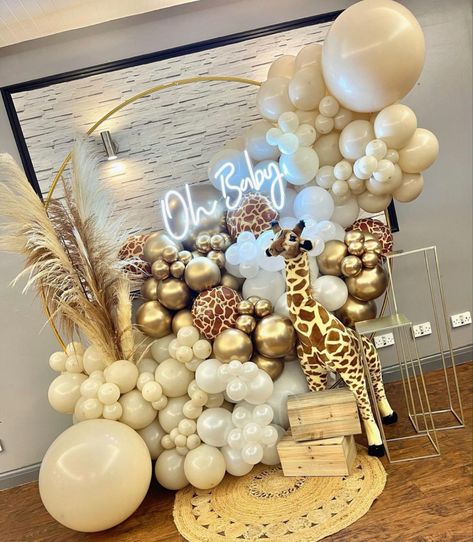 Giraffe Balloon Arch, Giraffe Theme Baby Shower Ideas, Giraffe Themed Baby Shower Ideas, Giraffe Baby Shower Theme Boy, Baby Shower Giraffe Theme, Giraffe Gender Reveal, Beige Balloon Garland, White Gold Balloon Garland, Boho Balloons