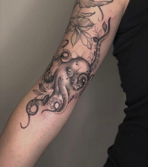 Octopus Tattoo Feminine, Rib Ocean Tattoo, Sea Life Arm Sleeve, Octopus Tattoos For Women Leg, Sea Arm Sleeve Tattoo, Ocean Quarter Sleeve Tattoo, Nautical Forearm Tattoo Women, Women’s Octopus Tattoo, Land And Sea Tattoo Sleeve