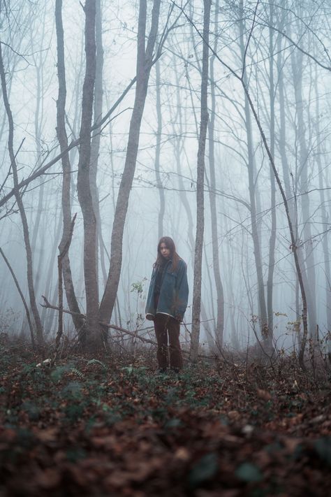 Lost In Forest Aesthetic, Spooky Forest Photoshoot, Gloomy Portrait Photography, Mysterious Forest Aesthetic, Foggy Forest Photoshoot, Living In Forest, Mood And Atmosphere Photography, Lost In The Woods Aesthetic, Person In Forest