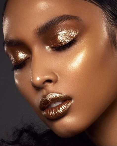 30s Photoshoot, Real Crown, Golden Makeup, Gold Makeup Looks, Metallic Makeup, Danessa Myricks, Metallic Eyes, High Fashion Makeup, Face Art Makeup