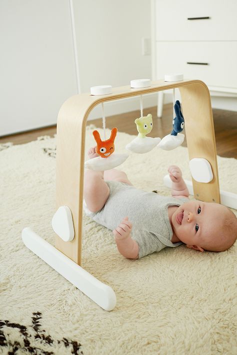 Diy Baby Gym, Ikea Baby, Wooden Play Gym, Wooden Baby Rattle, Ikea Nursery, Baby Diy Projects, Baby Play Gym, Diy Bebe, Diy Ikea Hacks