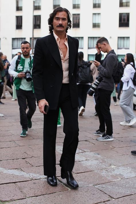 London Fashion by Paul: Street Muses..After Max Mara Spring/Summer 2023...MFW, Ben Cobb Summer Casual Suit Men, Cowboy Suits For Men, 90s Mens Suit, 70s Italian Fashion Men, Suit With Boots Men, Johnny Depp Cannes 2023, 90s Suit Men, Baggy Suits Men 90s, Suit Men Aesthetic