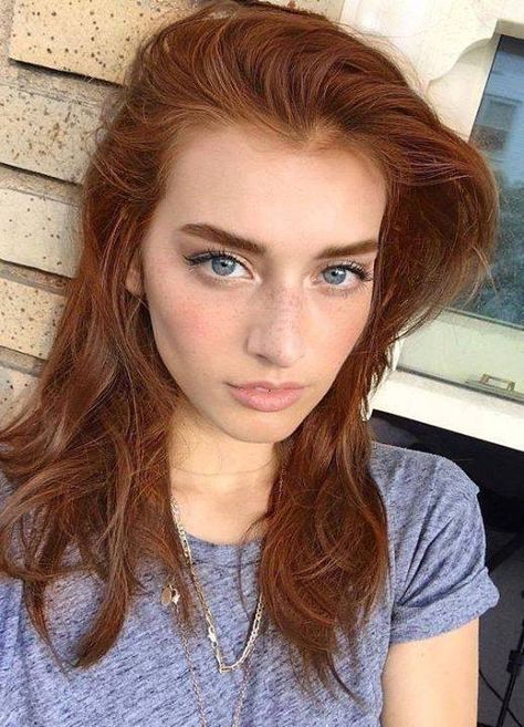 Untitled Dark Auburn Hair Color, Jessica Clements, Dark Auburn Hair, Red Hair Blue Eyes, Ginger Hair Color, Red Brown Hair, Hair Color Auburn, Trendy Hair Color, Penteado Cabelo Curto