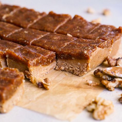 Blondie Bars, Sailor Bailey, Baileys Recipes, Blondie Bar, Date Bars, Healthy Snacking, Healthy Sweet Treats, Gf Desserts, Dessert Ingredients