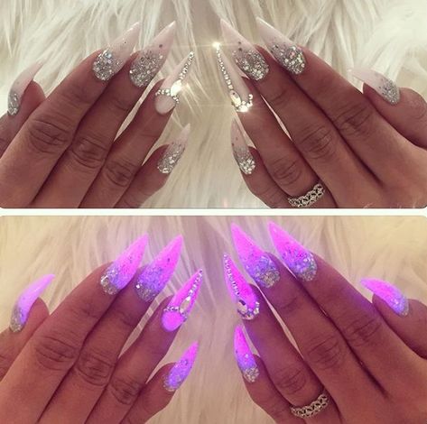 Glow in the dark nails Glow In The Dark Nails, Rave Nails, Neon Acrylic Nails, Cute Acrylic Nail Designs, Glow Nails, Exotic Nails, Dark Nails, Neon Nails, Beautiful Nail Designs