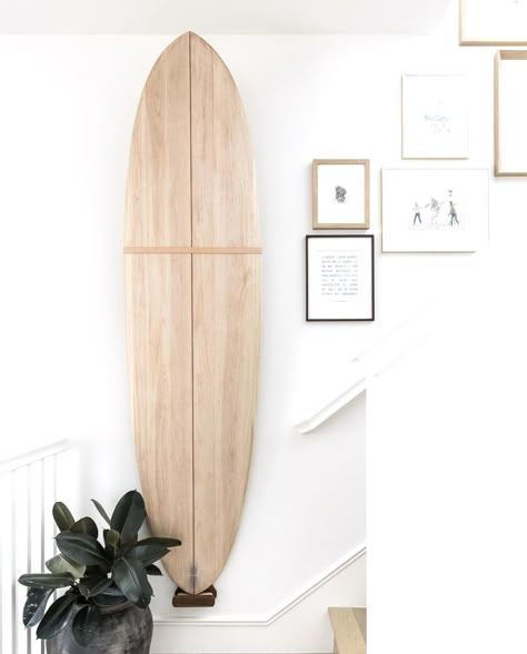 Pure Salt Gallery Wall, Beach Decor Apartment, Beach House Condo Interior, Decorating Wall Above Desk, Beach Appartment Decor, California Minimalist Decor, Scandi Beach House Interior Design, Beach Aesthetic Interior Design, Art Deco Beach House Interior