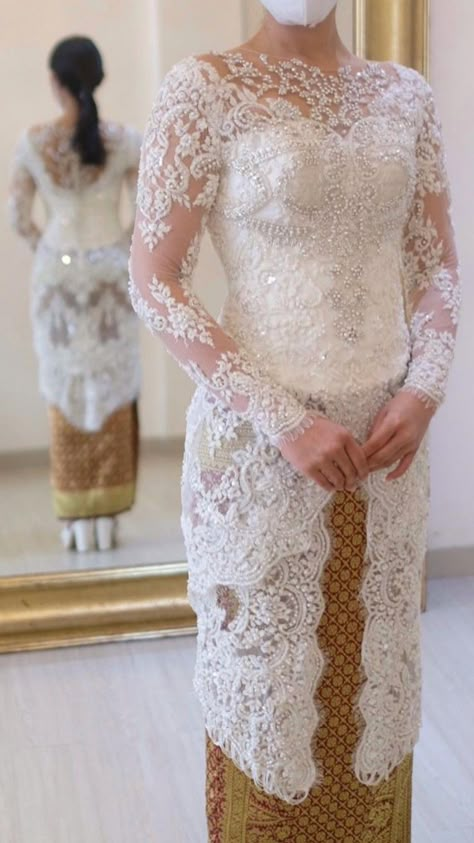 Kebaya Simple, Kebaya Lamaran, Model Dress Kebaya, Kebaya Lace, Batik Dress Modern, Nikah Outfit, Kebaya Wedding, Kebaya Modern Dress, Muslimah Wedding Dress