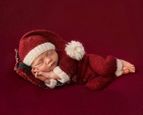 Christmas Newborn Baby Photo Shoot Props Outfits Crochet Clothes Santa Claus Red Hat Pants Photography Props Christmas Baby Pictures, Hat Photography, Studio Shoots, Christmas Romper, Newborn Christmas, Newborn Baby Photos, Photoshoot Props, Baby Growth, Foto Baby