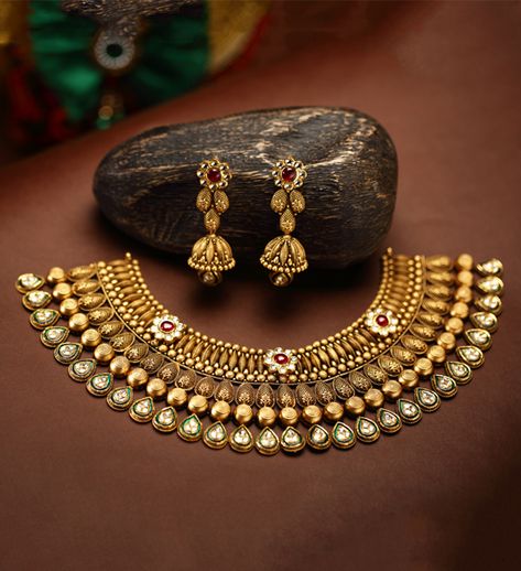 Shilpa lifestyle Tanishq Jewellery Gold Necklaces, Bridal Jewellery Collections, Tanishq Jewellery, Flower Pearl Necklace, Kalyan Jewellers, Couples Necklace, Antique Necklaces Design, Antique Gold Jewelry Indian, Antique Jewellery Designs