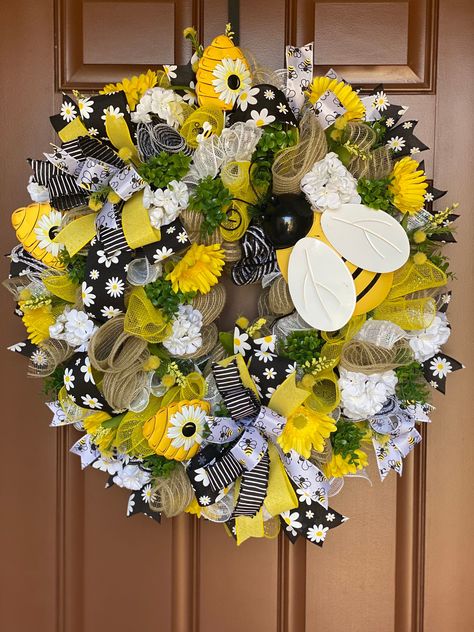 Beehive Wreath, Bumblebee Wreath, Spring Mesh Wreaths, Easter Mesh Wreaths, Christmas Mesh Wreath, Bee Wreath, Santa Wreath, Summer Wreaths, Wreath Door