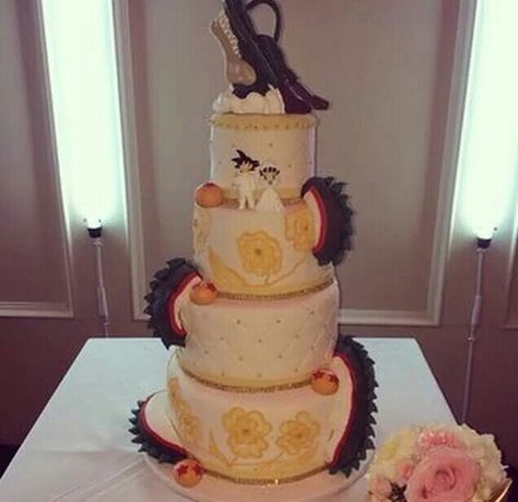 Awesome dbz wedding cake Goku Wedding, Dragon Ball Z Wedding, Dbz Wedding, Dragon Ball Wedding, Nerd Wedding, Wedding Bible, Anime Cake, Princesa Tiana, Anime Wedding