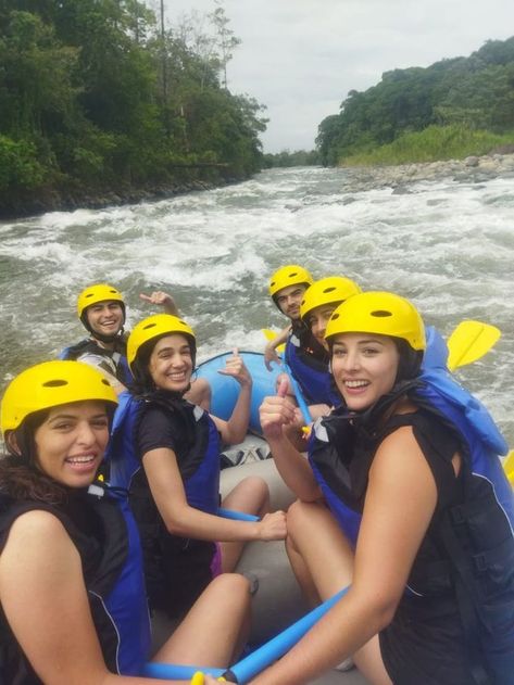 Join White Water Rafting School in Costa Rica White Water Rafting Outfit, Rafting Aesthetic, Costa Rica Rafting, Rafting Outfit, Outfit Ideas Work, Travel Outfit Ideas, Comfy Travel Outfit, Outing Outfit, Extreme Adventure