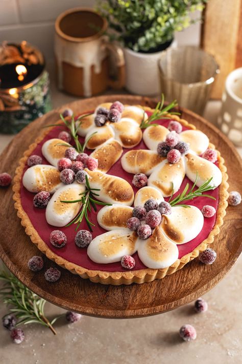 This cranberry meringue tart is made with shortcrust tart shell, silky cranberry curd, and topped with toasted meringue. It's a stunning centerpiece for your holiday dessert table. #cranberry #tart #holidaydessert | teakandthyme.com Caramel Meringue, Meringue Tart, Tart Shells Filling, Baking Weights, Tart Dough, Holiday Desserts Table, Sugared Cranberries, Tart Pan, Tart Shells