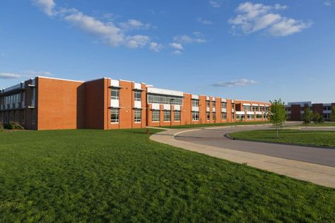 Big School Building, School Building Aesthetic, School Parking Lot, Back To School Tips, Big School, School Reopen, Building Aesthetic, Tips For Parents, Public High School