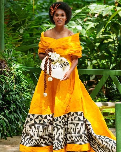 Fijian bride, 🇫🇯 Melanesia, Pacific Islands Fijian Clothing, Fijian People, Fijian Wedding, Fiji Women, Fly To Fiji, Island Style Clothing, Traditional Attires, Polynesian Culture, Pacific Islands