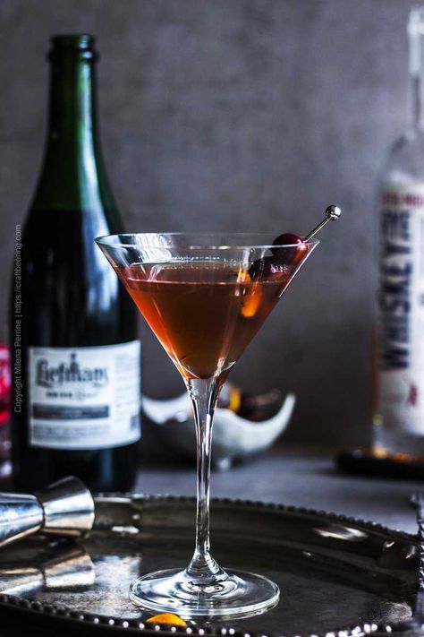 How to mix a Manhattan cocktail with kriek (sour cherry lambic) to achieve sophisticated flavors that truly elevate the classic cocktail. Manhatten Cocktail, Manhattan Drink, Beer Cocktail Recipes, Manhattan Recipe, Bourbon Cherries, Beer Cocktail, Manhattan Cocktail, Orange Twist, Beer Cocktails