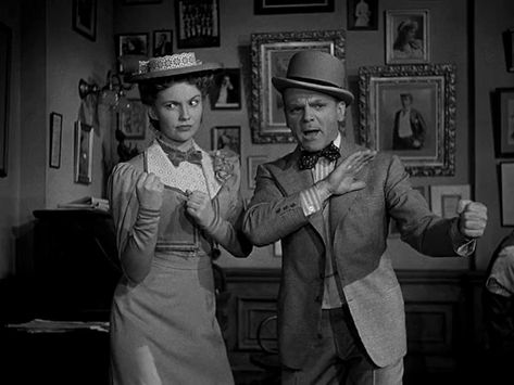 Cinematic Composition, Yankee Doodle Dandy, Joan Leslie, Yankee Doodle, James Cagney, Film Stills, Dandy, Old Hollywood, Cinematography