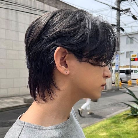 Comma hair mullet is a trendy and versatile haircut that combines the classic mullet with a stylish comma-shaped side bang. This haircut is perfect for men who want a unique and eye-catching style. #commahair #mullet #menshairstyles Middle Part X Mullet, Asian Middle Part Mullet, Center Part Mullet Men, Asian Mullet Men, Middle Part Asian Men, Medium Mullet Haircut, Wolf Cut Asian Men, Medium Mullet Mens, Asian Wolf Cut Men