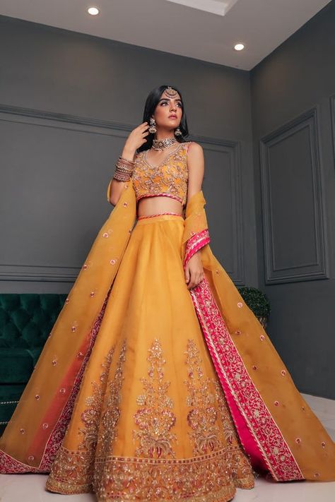 Mustard Lehenga Combination, Mehndi Lehnga, Sabyasachi Lehenga Bridal, Haldi Dress, Ali Raza, Dupatta Border, Pakistani Traditional, Haldi Outfits, Mehndi Dresses