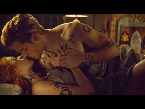 Clary And Jace Movie, Clary And Jace Kiss, Jace X Clary, Clary And Jace Fan Art, Jace And Clary Kiss, Shadowhunters Clary And Jace, Shadowhunters Jace And Clary, Jace Wayland Shadowhunters, Movies For Adults