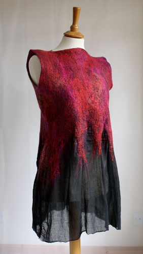 Joie de Couleour I., Nunofelted tunic dress | Flickr - Photo Sharing! Felted Garments, Tovad Ull, Felt Fashion, Eco Dyeing, Felted Scarves, Nuno Felting, Wet Felting, Felt Art, Art Clothes