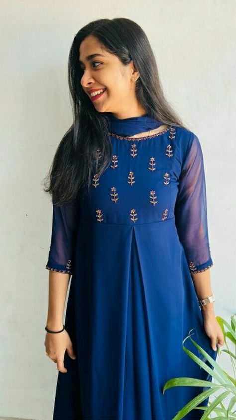 Plain Chudidar Designs, A Line Georgette Kurti Designs, Aline Kurti Design Pattern, Umbrella Churidar Models, Aline Kurti Design, Kurti Tunics, A Line Kurti Designs, Georgette Kurtis, Anarkali Suits Designer