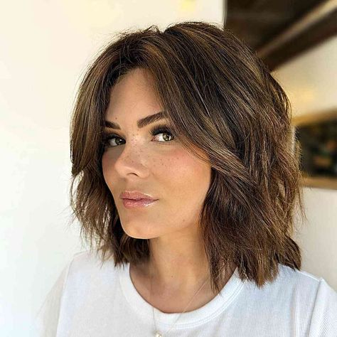 4 Chic Volumizing Hairstyles To Hide Signs Of Thinning & Fine Hair Over 40 - SHEfinds Inverted Hairstyles, Bobbed Hairstyles, Collarbone Length Hair, Messy Wavy Hair, Long Shaggy, Long Layered Bob, Womens Haircuts Medium, Layered Bob Haircuts, Bob Hairstyles For Thick